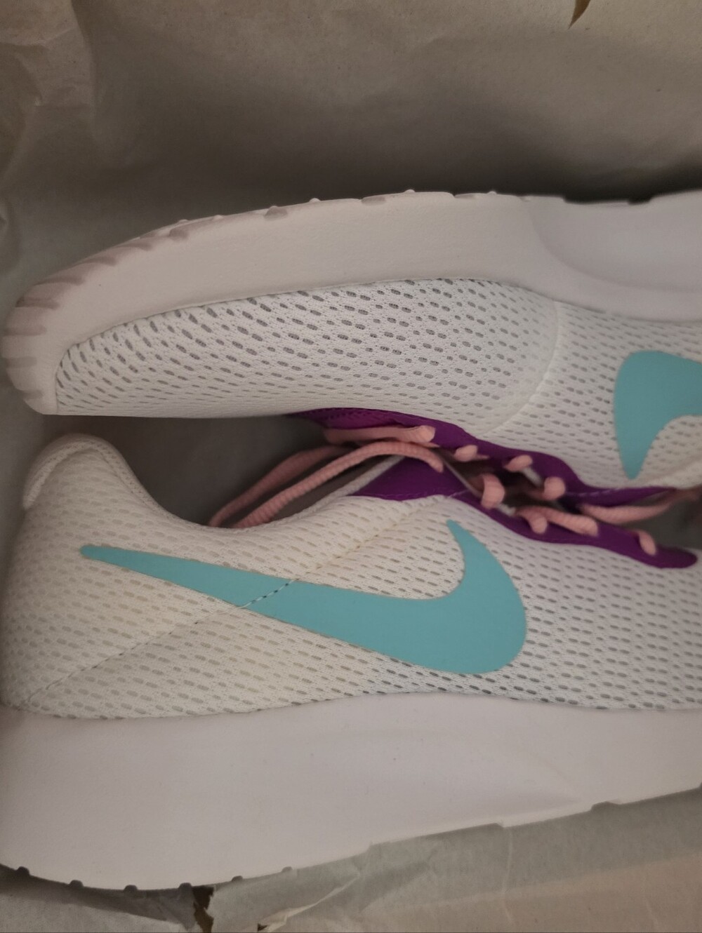 Nike Tanjun Sneakers Size 8